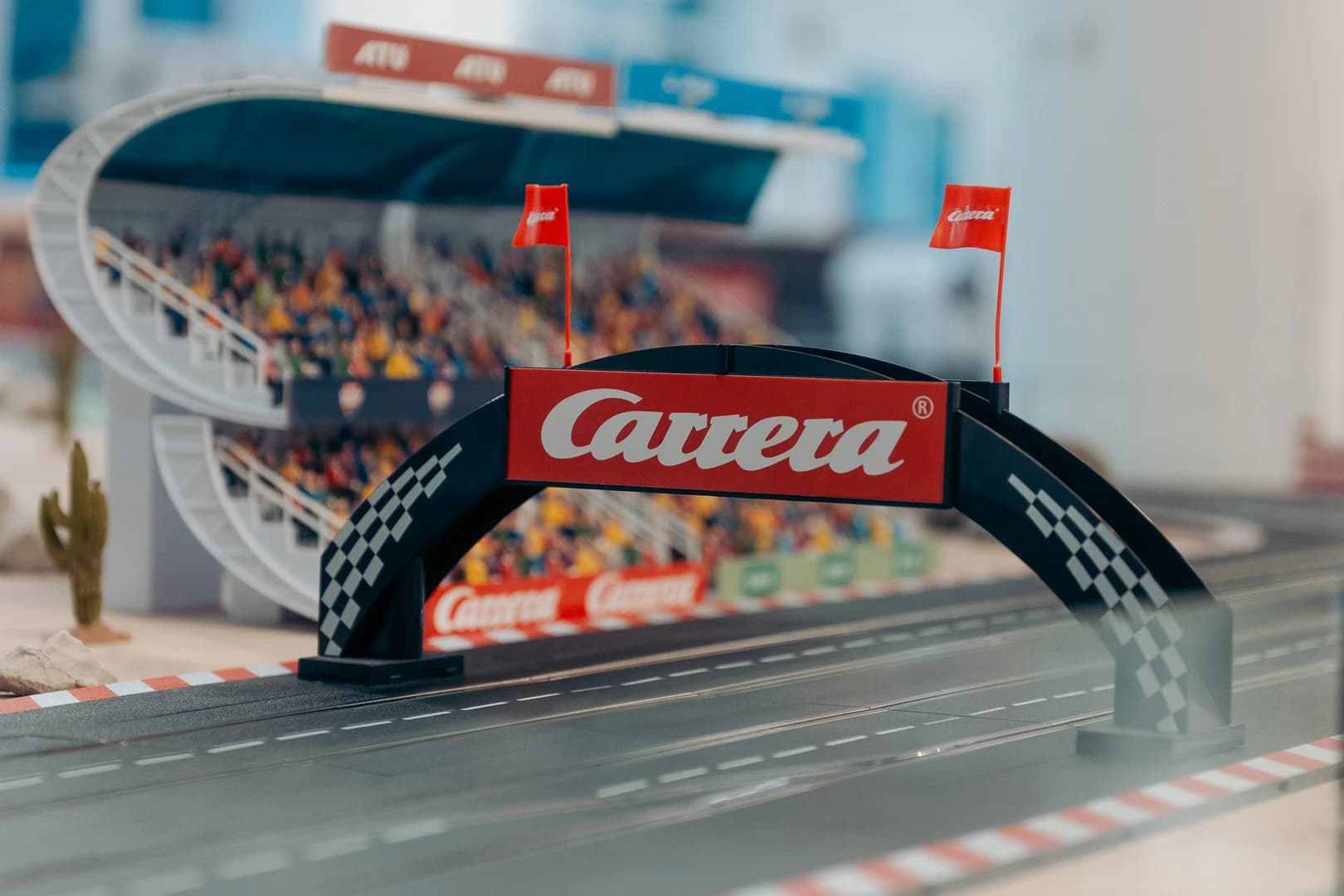 Beitragsbild zu Carrera Racing Night 2025: Wenn Creators, Legenden und Racing-Fans aufeinandertreffen